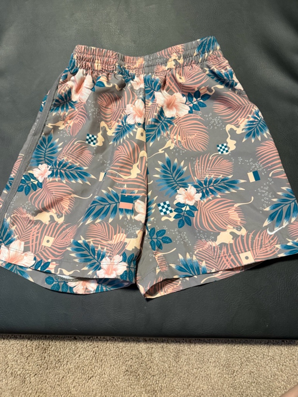 Nike shorts youth m